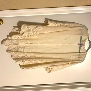 It’s not white it’s like a cream color, size M/L